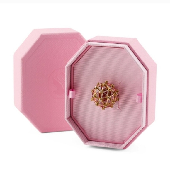 🔹️SWAROVSKI 🔹️ Red Cubic Zirconia Curiosa Gold Tone Plated Brass Ring - Picture 9 of 9